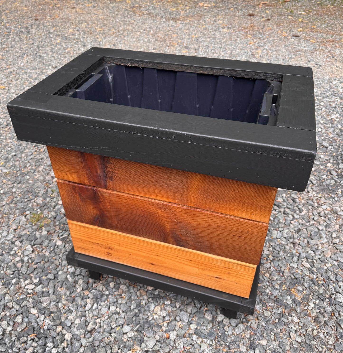 The “Stiletto Mini 23” 23”x15”x25” Cedar Series Planter box with totes everlasting technology