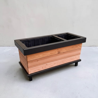 The “Stiletto 49” 49”x21”x25” Cedar Series Planter box with totes everlasting technology￼