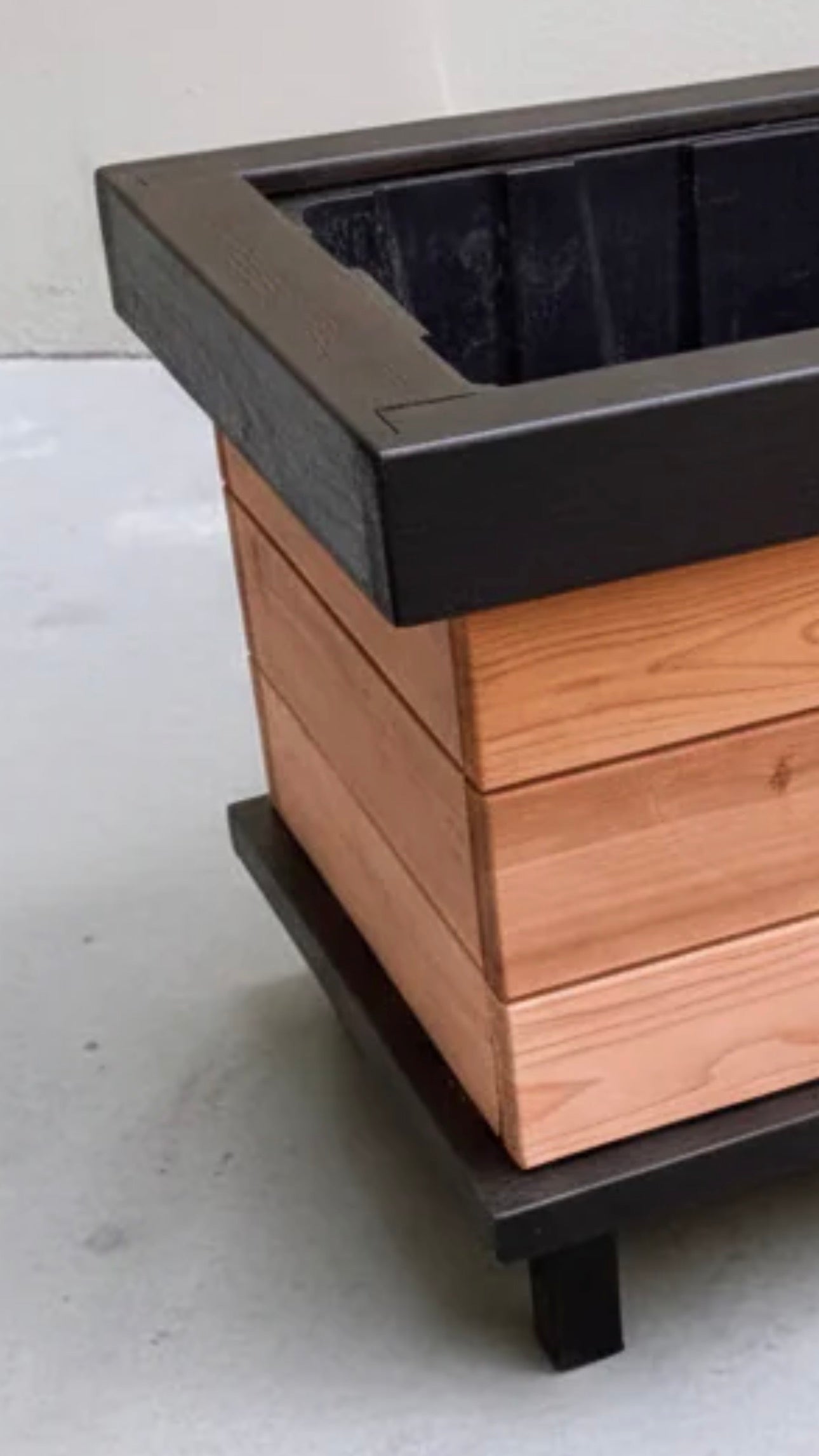 The “Stiletto 49” 49”x21”x25” Cedar Series Planter box with totes everlasting technology￼