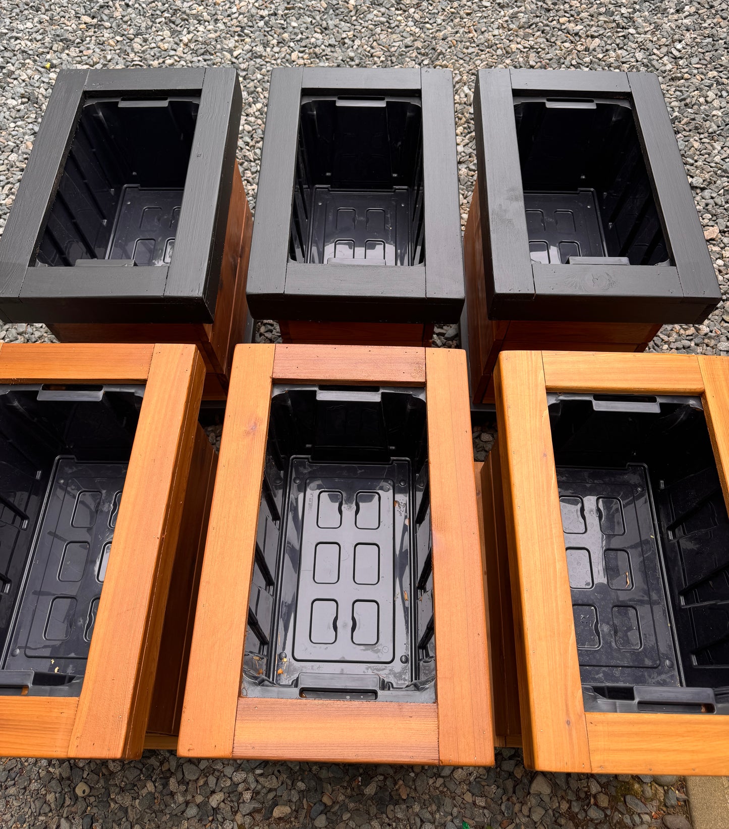 The “Stiletto Mini 23” 23”x15”x25” Cedar Series Planter box with totes everlasting technology