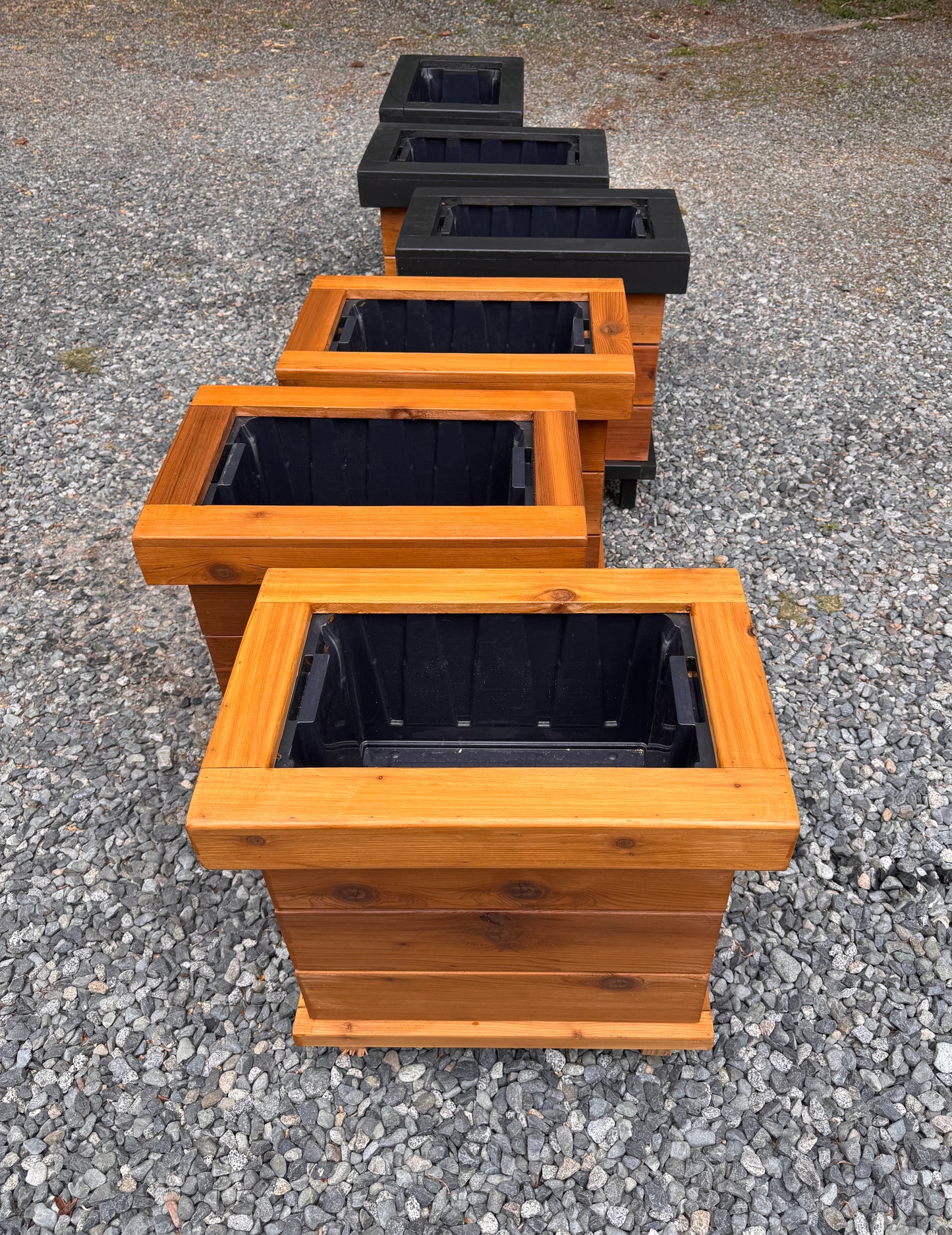 The “Stiletto Mini 23” 23”x15”x25” Cedar Series Planter box with totes everlasting technology