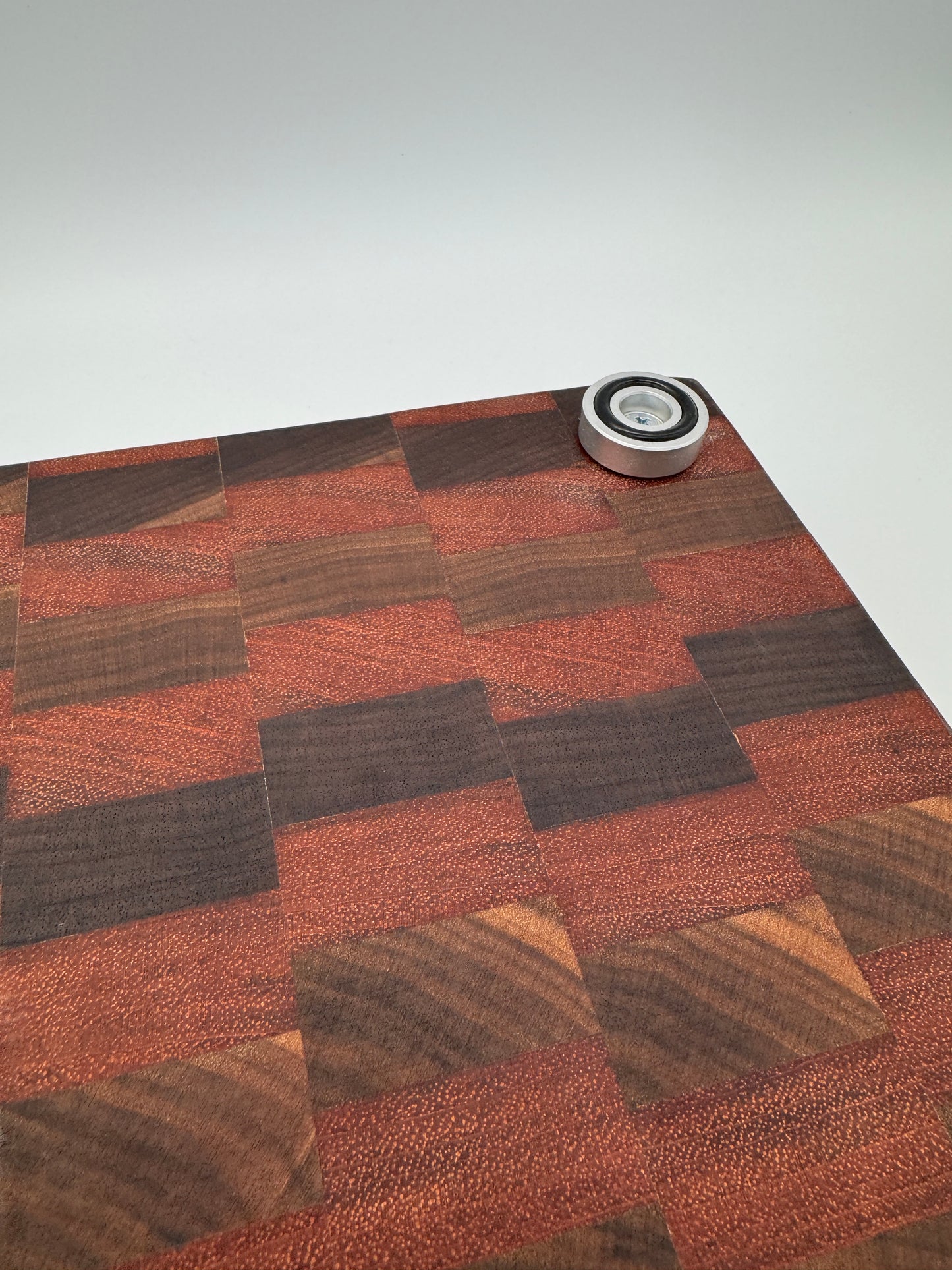 The "Beast" End-grain Board with aluminum feet & grip handles 16”x2.5”