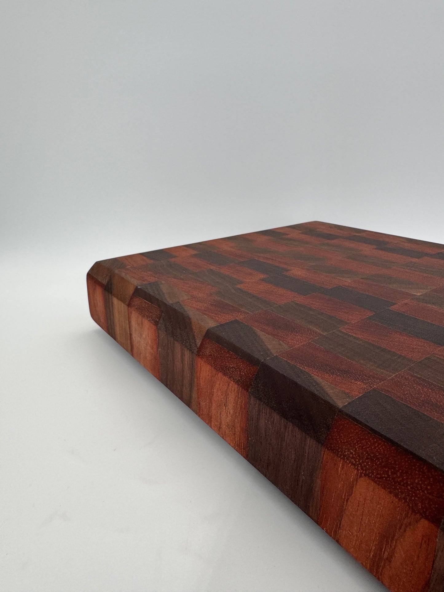 The "Beast" End-grain Board with aluminum feet & grip handles 16”x2.5”