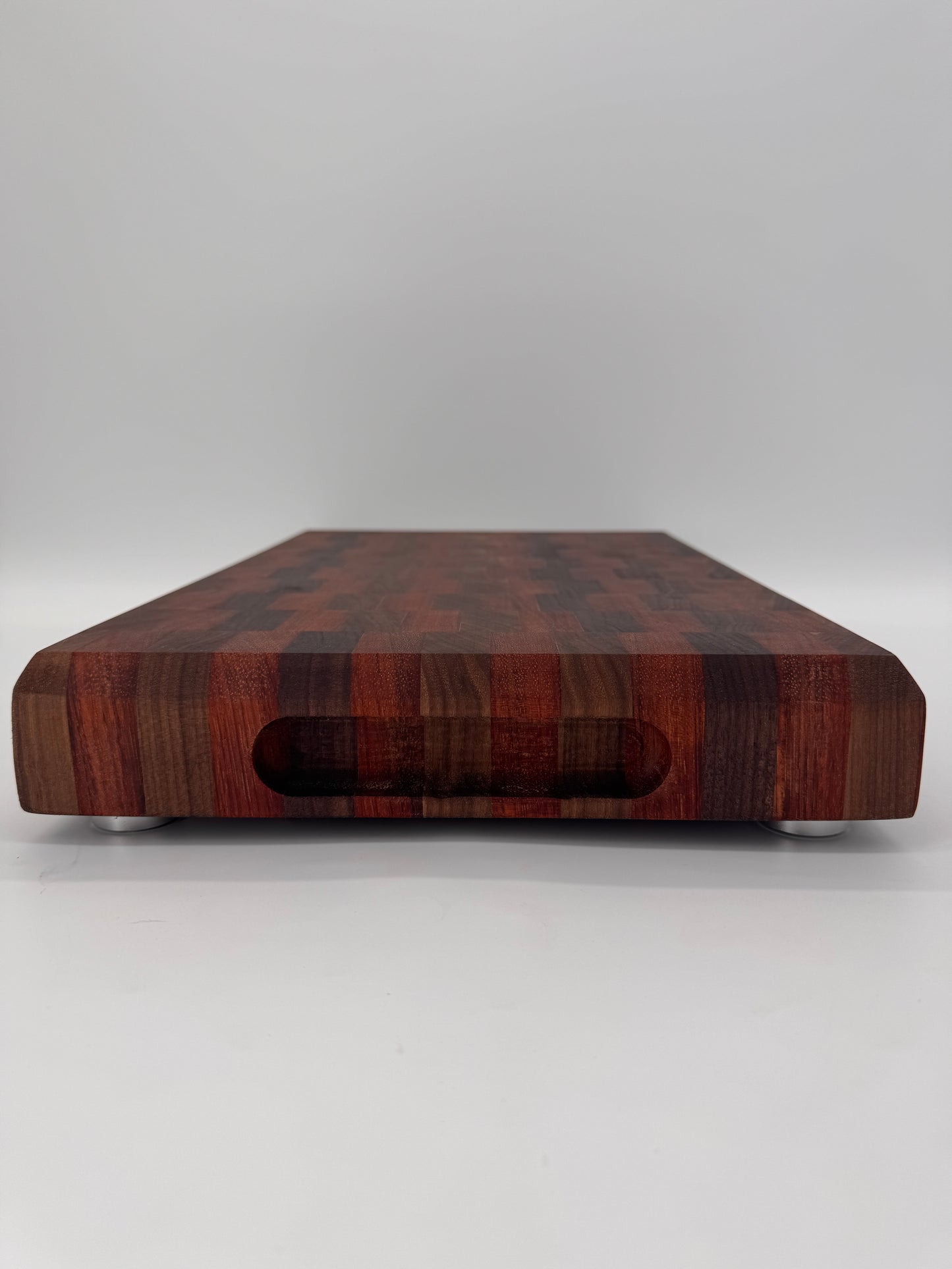 The "Beast" End-grain Board with aluminum feet & grip handles 16”x2.5”
