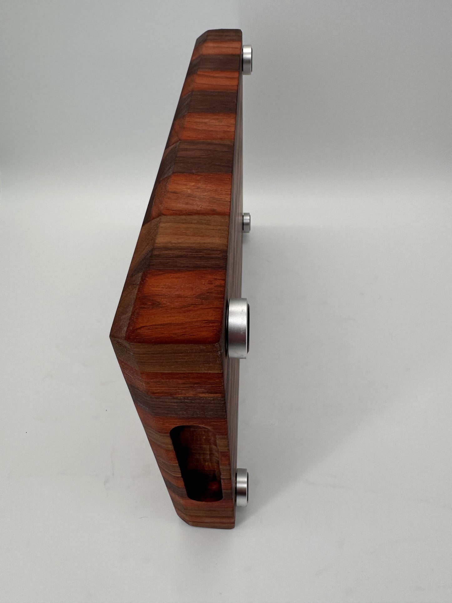 The "Beast" End-grain Board with aluminum feet & grip handles 16”x2.5”