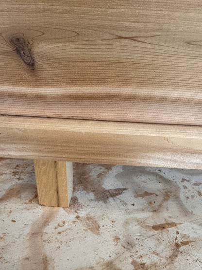 The “Stiletto Mini 23” 23”x15”x25” Cedar Series Planter box with totes everlasting technology