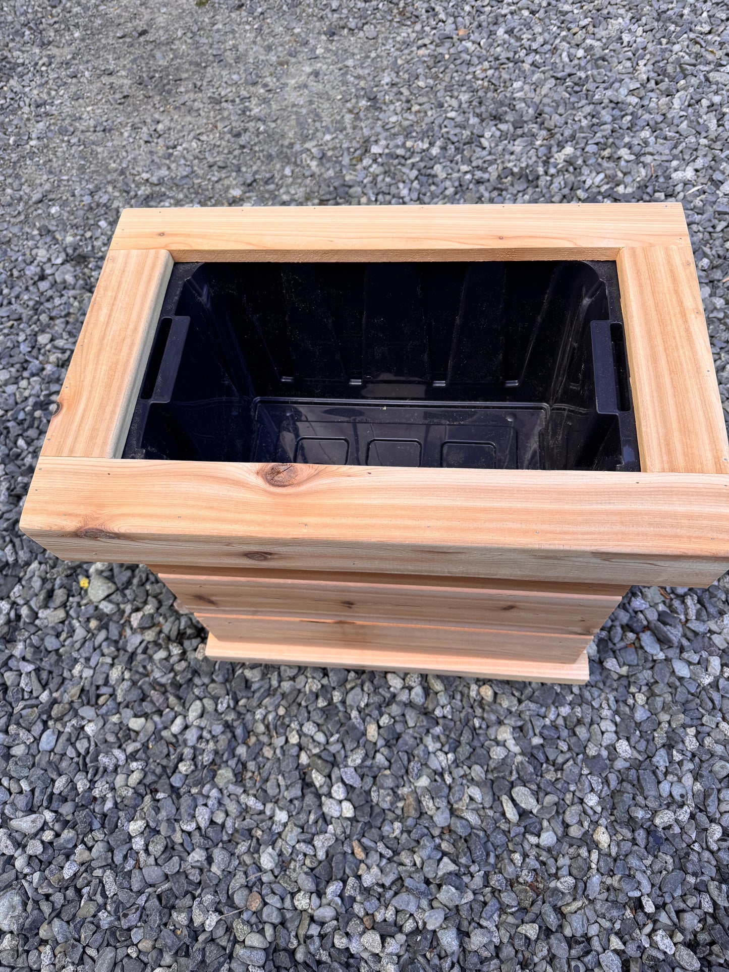 The “Stiletto Mini 23” 23”x15”x25” Cedar Series Planter box with totes everlasting technology