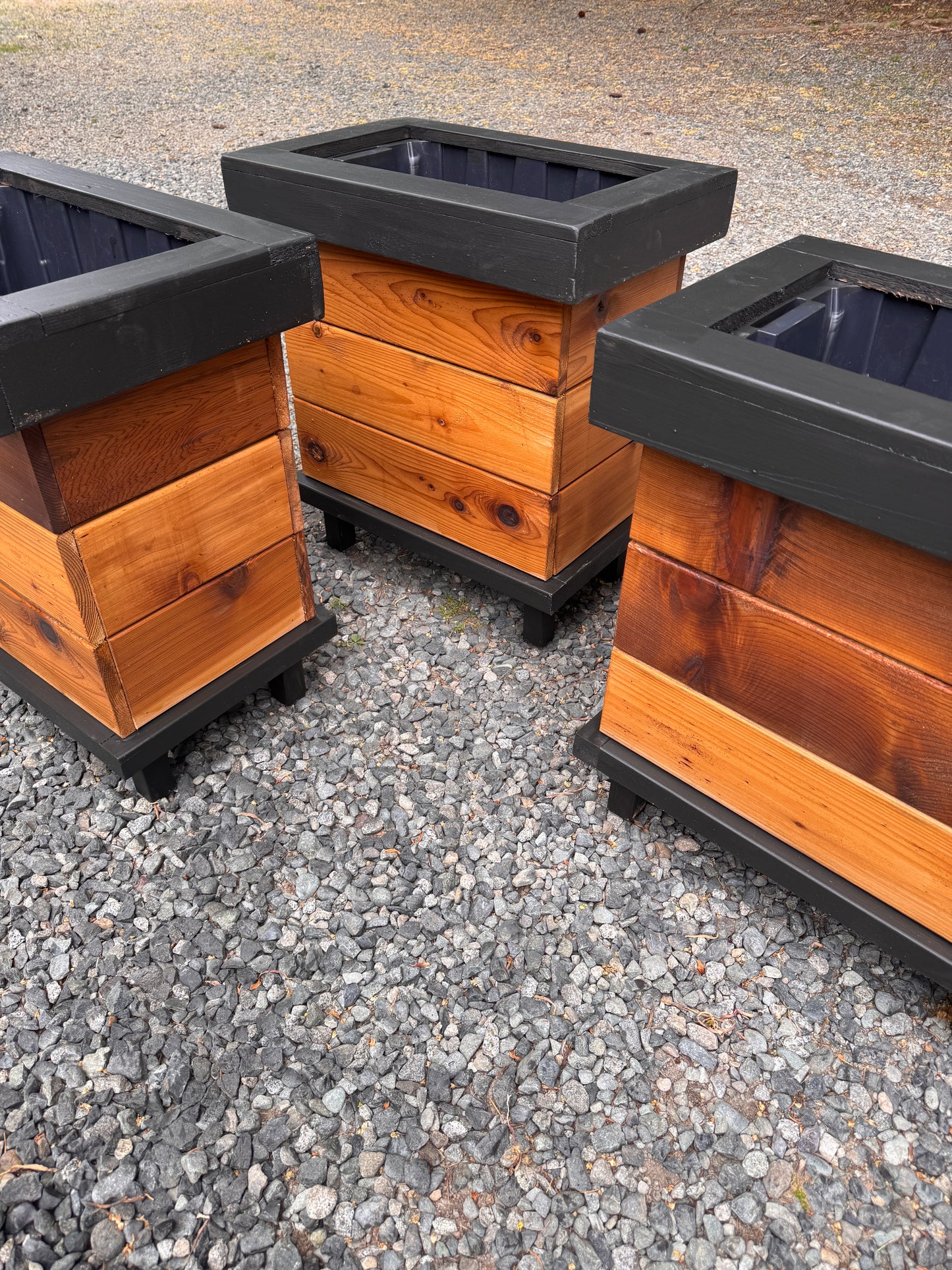 The “Stiletto Mini 23” 23”x15”x25” Cedar Series Planter box with totes everlasting technology